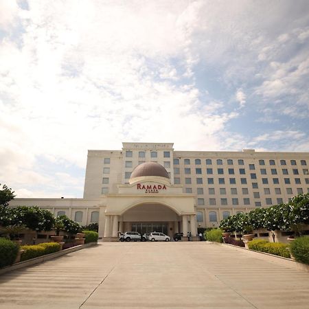 Ramada Plaza By Wyndham Lucknow Hotell Eksteriør bilde