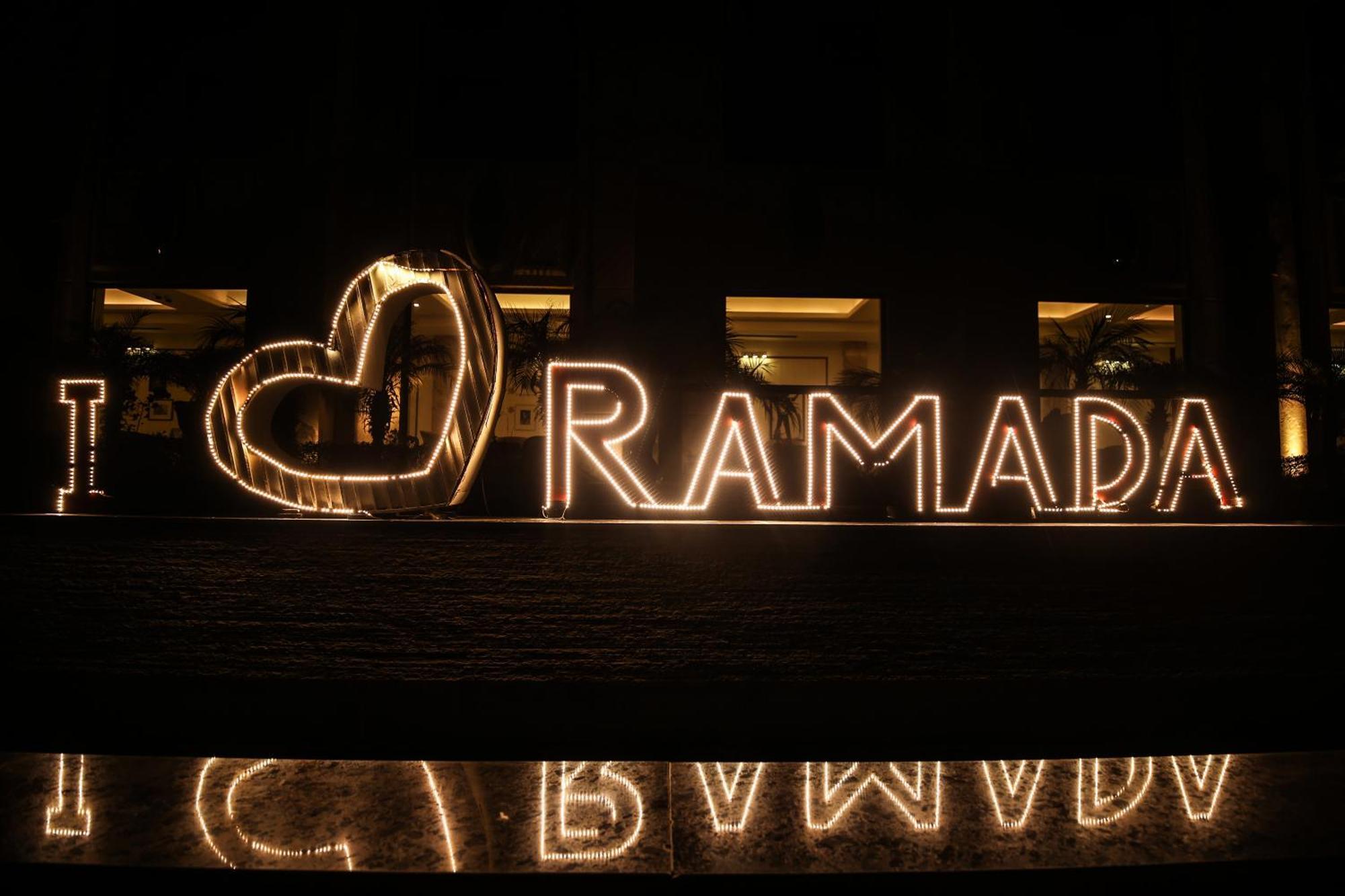 Ramada Plaza By Wyndham Lucknow Hotell Eksteriør bilde