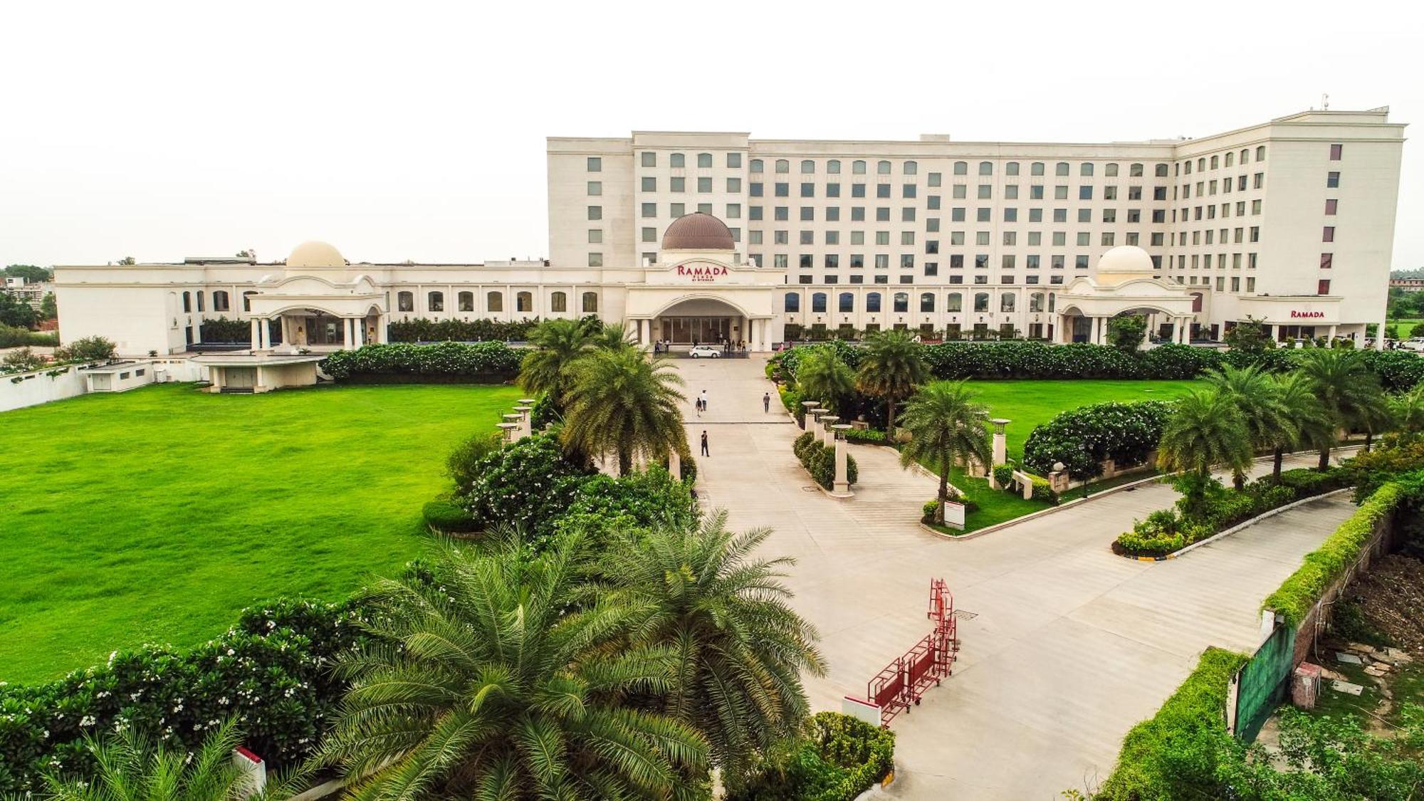 Ramada Plaza By Wyndham Lucknow Hotell Eksteriør bilde