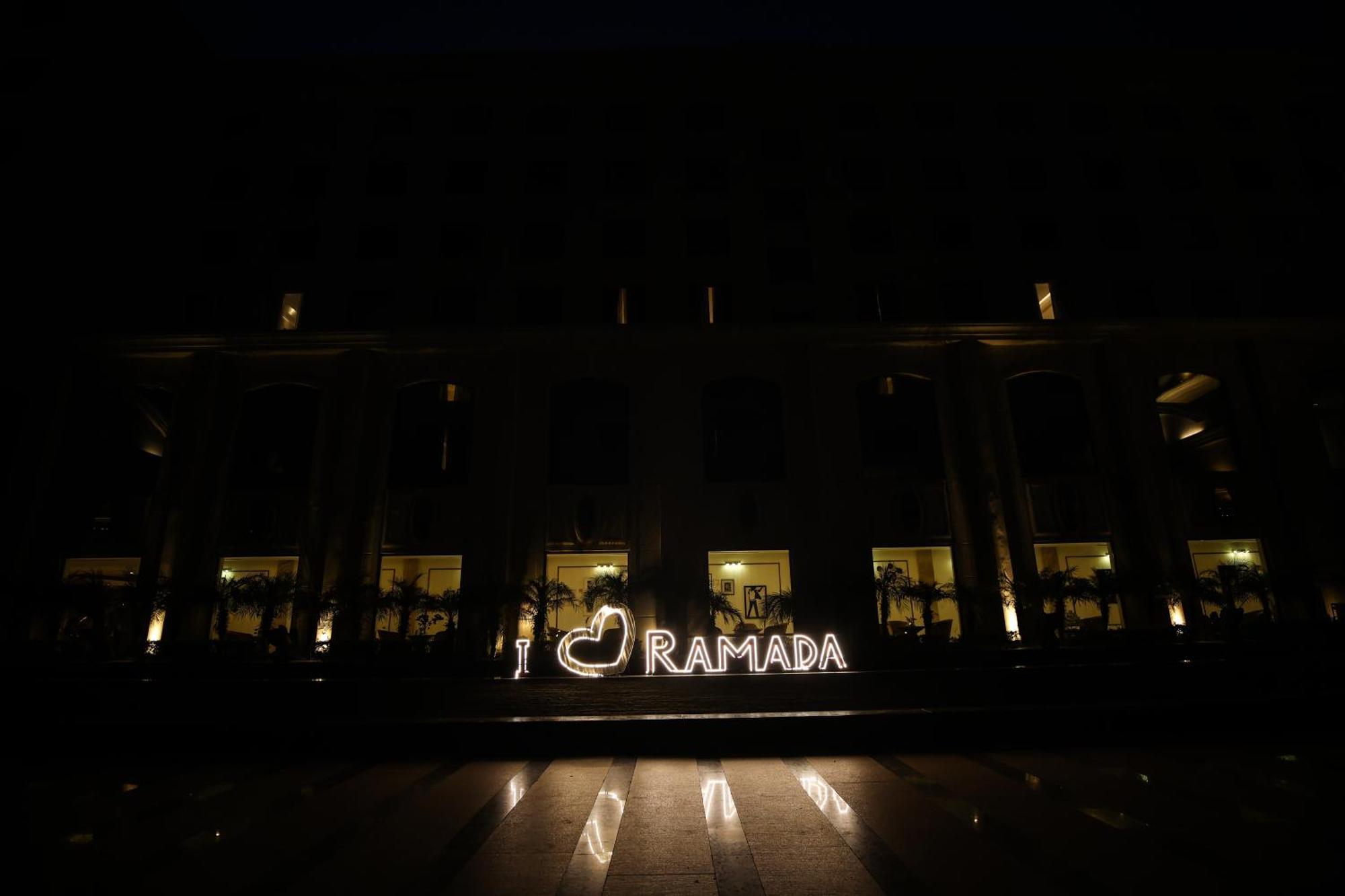 Ramada Plaza By Wyndham Lucknow Hotell Eksteriør bilde