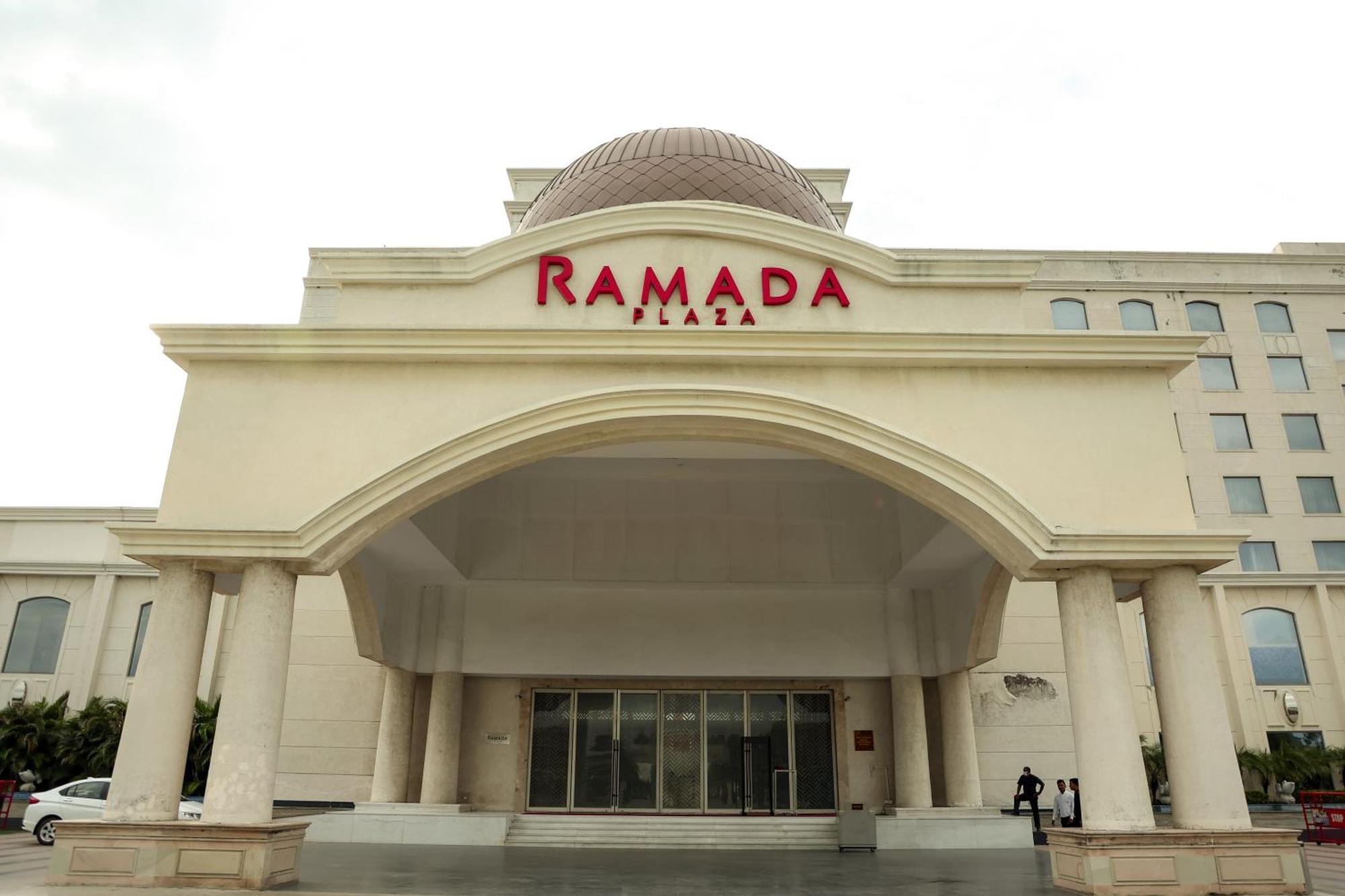 Ramada Plaza By Wyndham Lucknow Hotell Eksteriør bilde