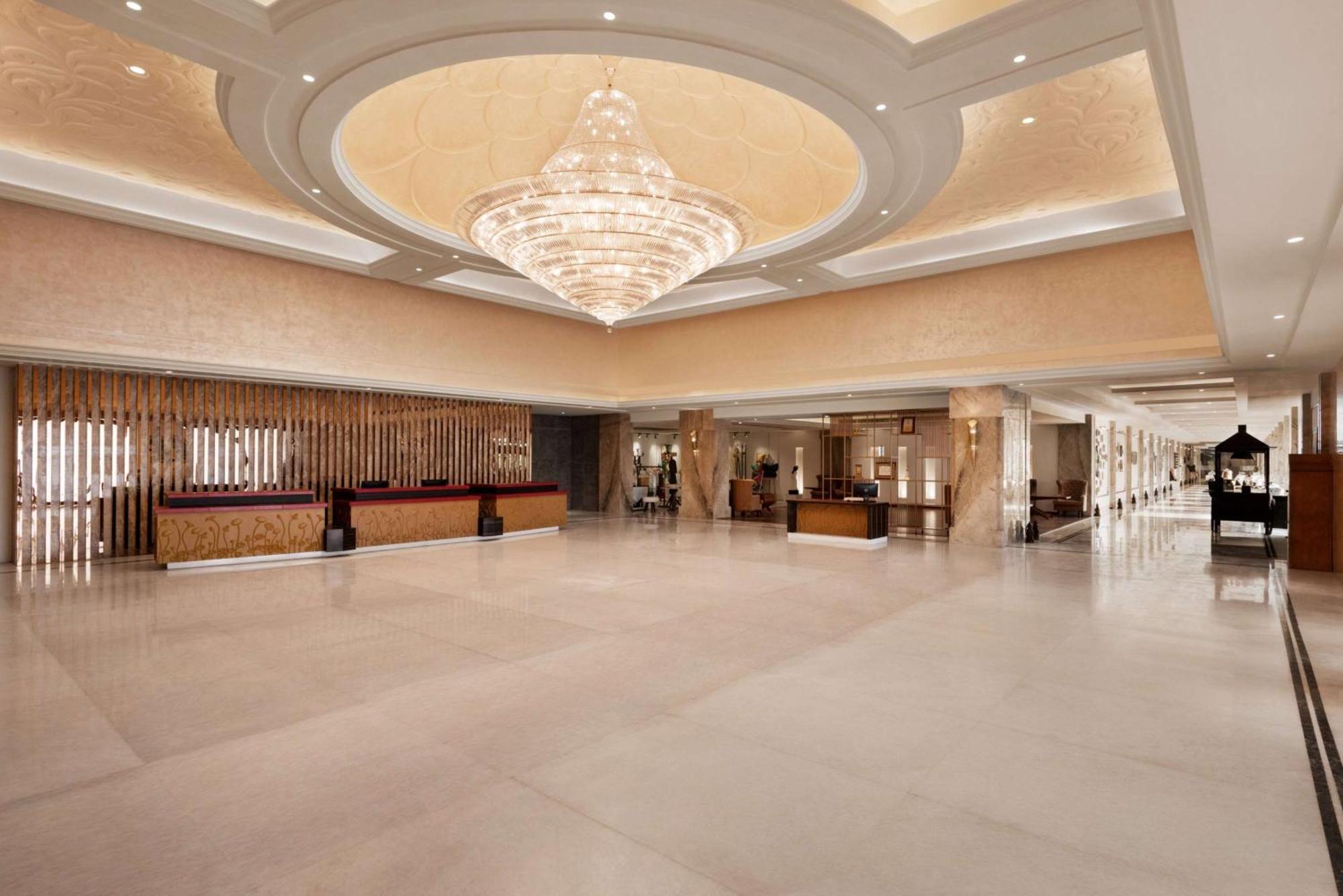 Ramada Plaza By Wyndham Lucknow Hotell Eksteriør bilde