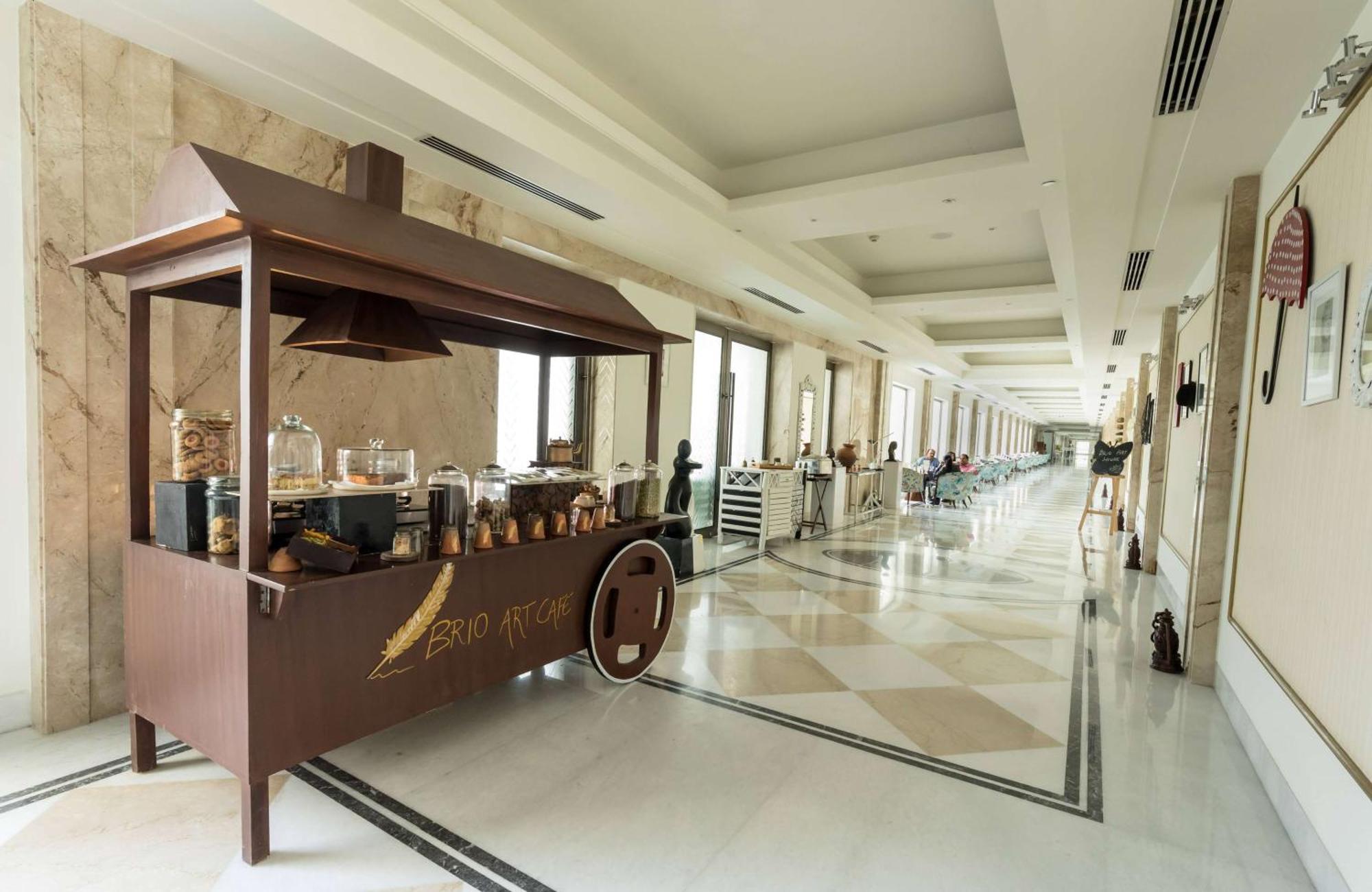 Ramada Plaza By Wyndham Lucknow Hotell Eksteriør bilde