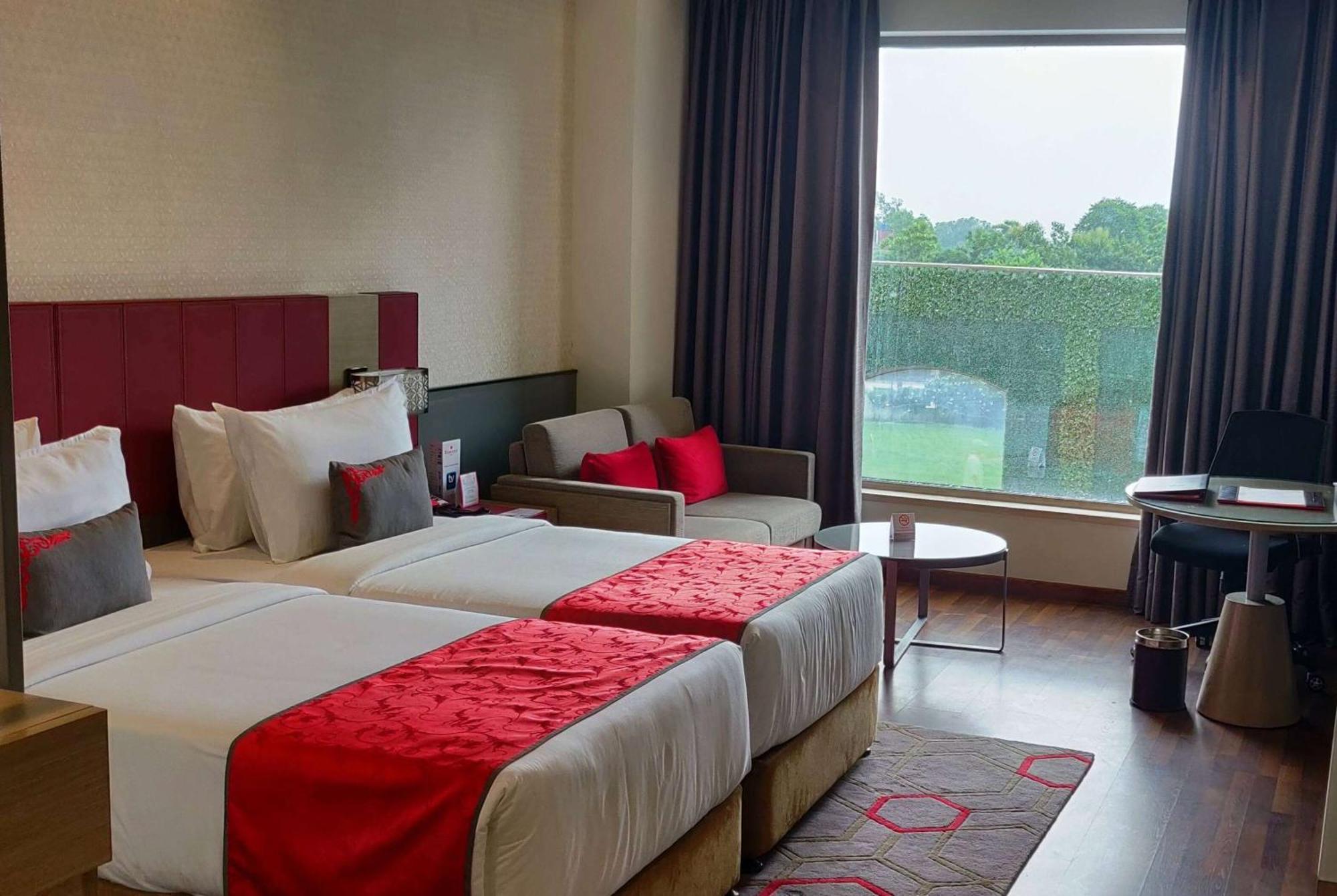 Ramada Plaza By Wyndham Lucknow Hotell Eksteriør bilde
