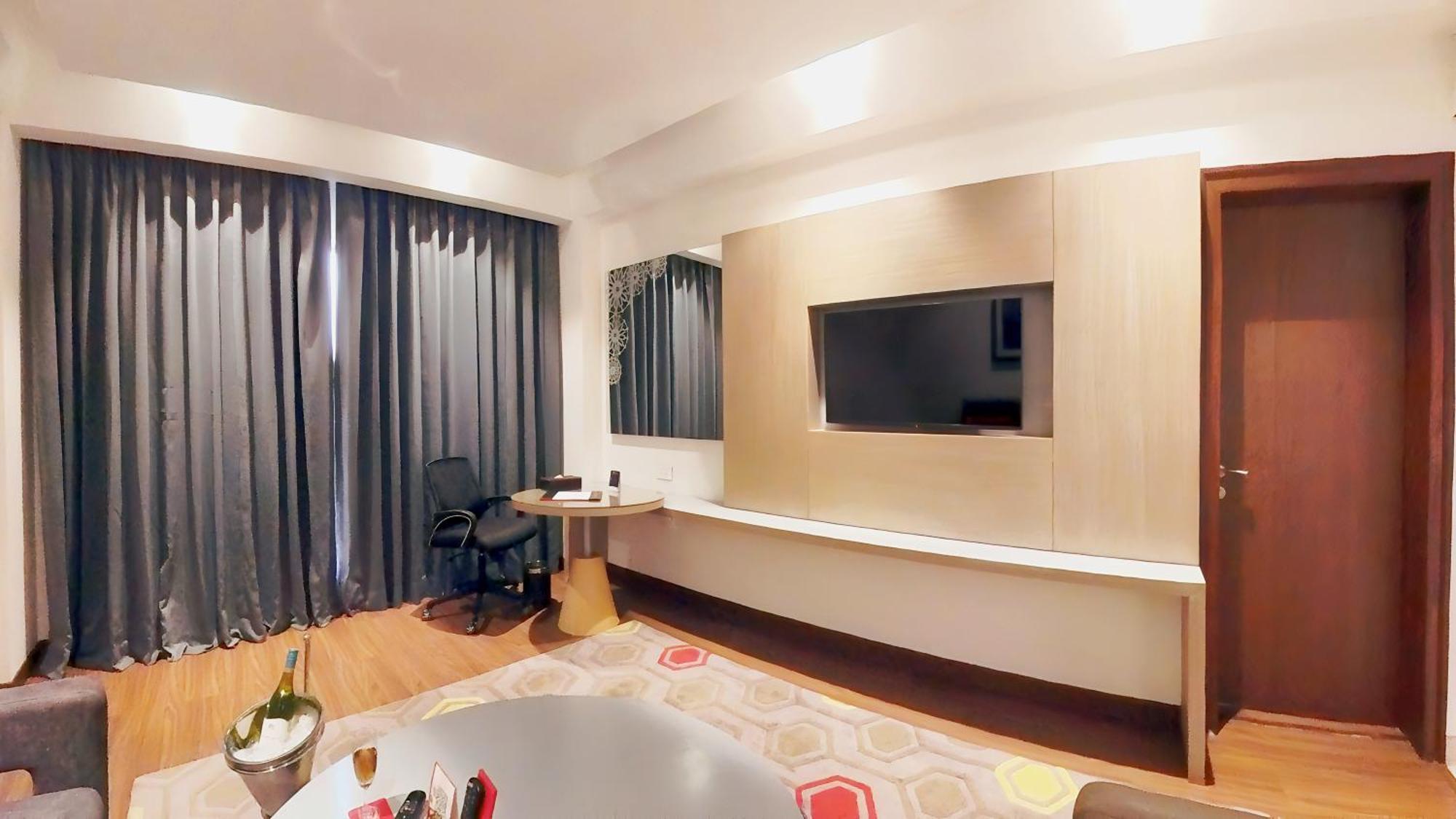 Ramada Plaza By Wyndham Lucknow Hotell Eksteriør bilde