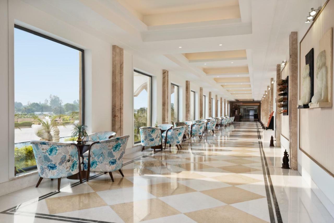 Ramada Plaza By Wyndham Lucknow Hotell Eksteriør bilde